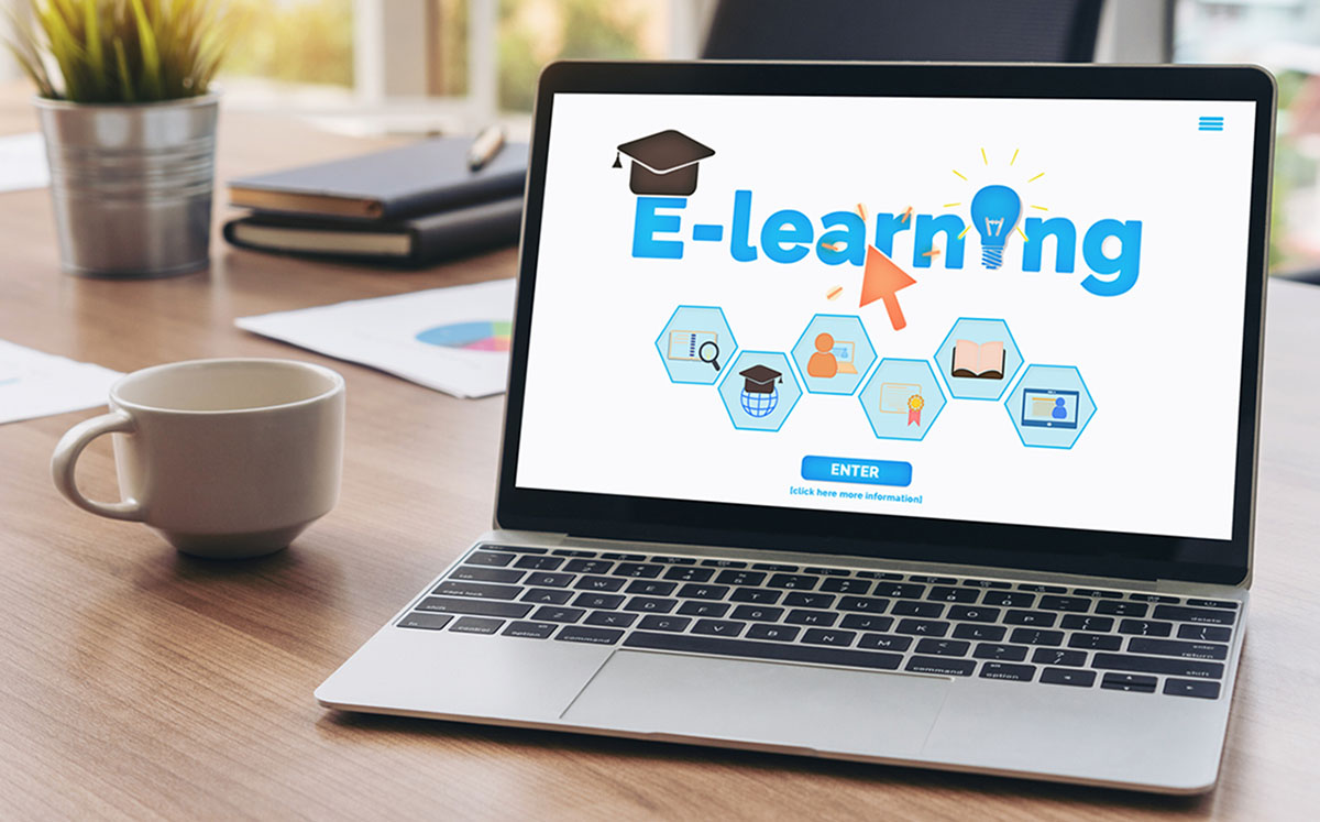 laptop with words E Learning on the screen